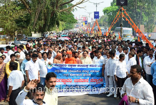 yettionhole protest 1